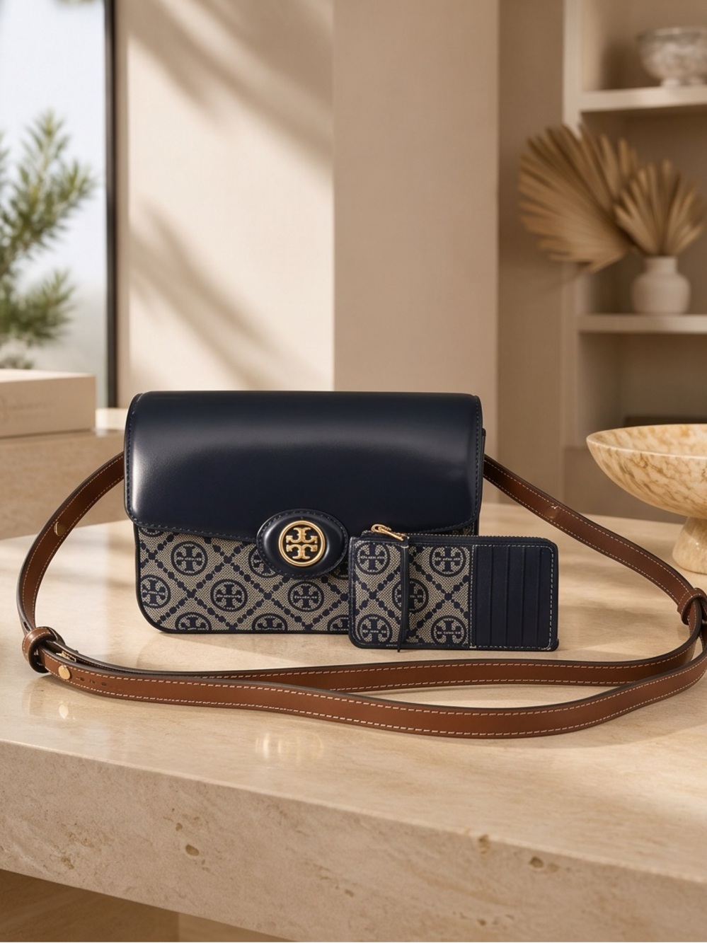 Tory Burch
T Monogram Robinson Blue and Beige Logo Crossbody with wallet